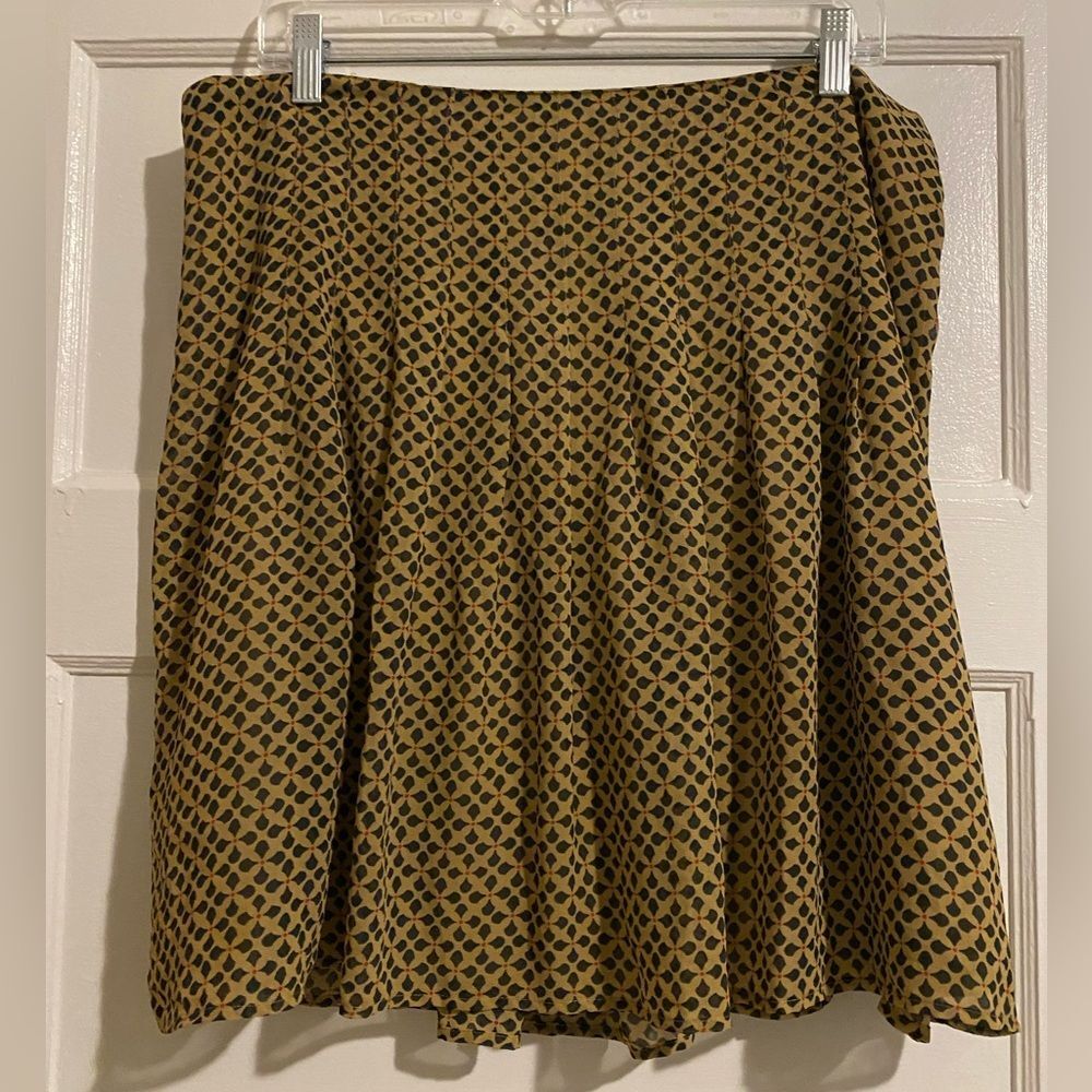 Loft Cream and Black Diamond Pattern Flouncy Skater Mini Skirt